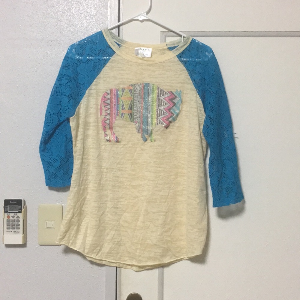 Raglan with lace sleeves